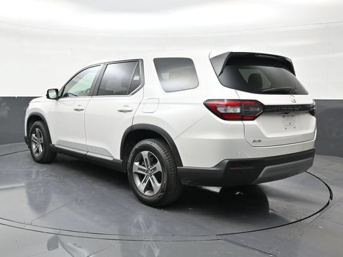 Used 2025 Honda Pilot EX-L image 3