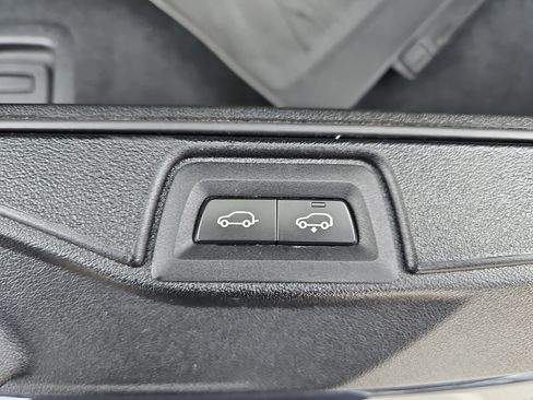 Used 2020 BMW X7 xDrive40i w/ Cold Weather Package image 13