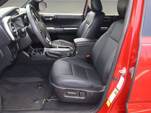 Certified 2022 Toyota Tacoma Limited RWD image 11