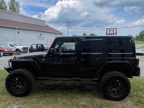 Used 2012 Jeep Wrangler Unlimited Sahara w/ Dual Top Group AWD/4WD image 10