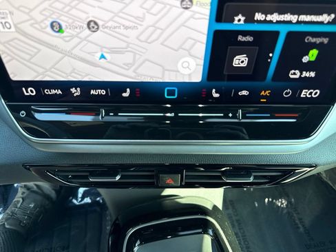 Certified 2025 Volkswagen ID.4 Pro AWD/4WD image 19