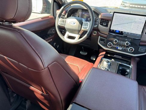 Used 2024 Ford Expedition Limited image 17