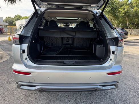 New 2025 Mitsubishi Outlander SE image 13