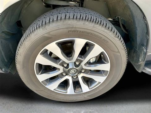 Used 2019 Toyota Sequoia Limited w/ Safety & Convenience Package image 10