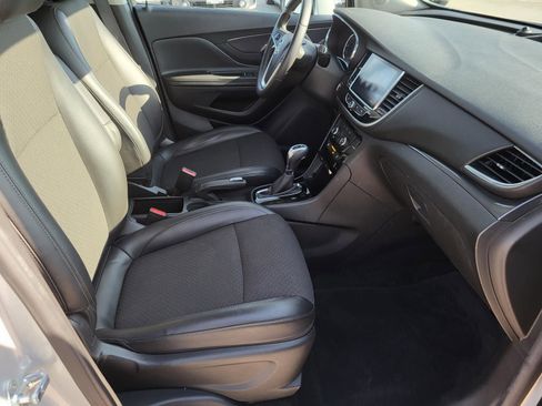 Used 2021 Buick Encore Preferred AWD/4WD image 9