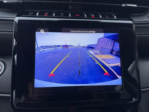 Used 2024 Jeep Grand Cherokee Laredo X image 2