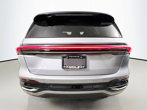 Used 2025 Lincoln Nautilus Reserve image 6