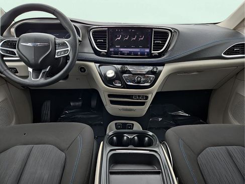 Used 2021 Chrysler Pacifica Touring image 20