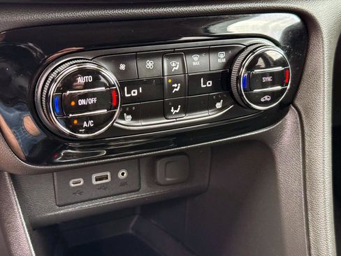 Certified 2021 Buick Encore GX Select w/ Sport Touring Package image 20