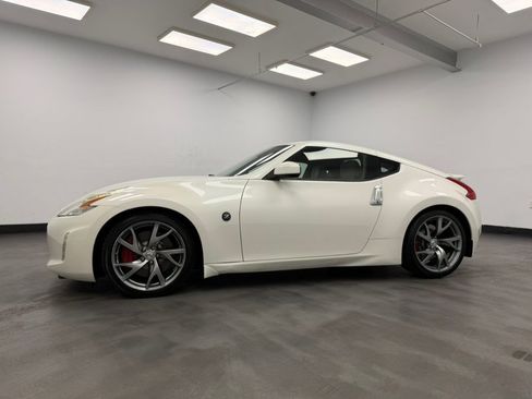 Used 2014 Nissan 370Z Touring w/ Sport Package RWD image 5