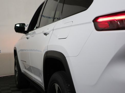 New 2026 Jeep Grand Cherokee L Limited AWD/4WD image 10