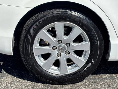 Used 2009 Toyota Camry XLE FWD image 33
