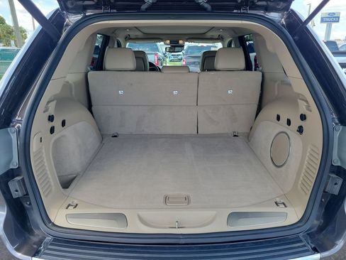 Used 2019 Jeep Grand Cherokee Overland AWD/4WD image 10