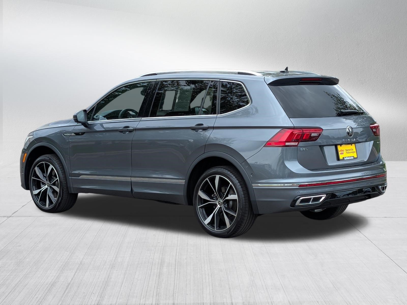 Certified 2024 Volkswagen Tiguan SEL R-Line w/ MDO Package, Two-Row AWD/4WD image 5
