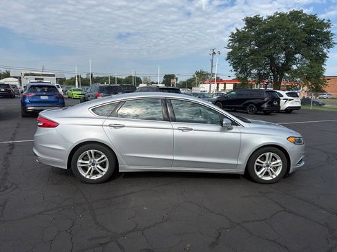Used 2018 Ford Fusion SE w/ Fusion SE Technology Package FWD image 5