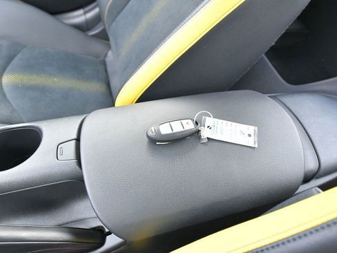 Used 2023 Nissan Z w/ Floor Mat Package (L93) RWD image 29