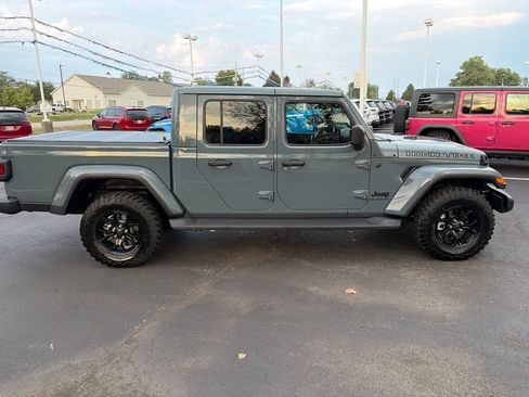 Certified 2025 Jeep Gladiator Sport AWD/4WD image 11