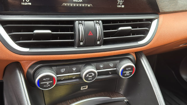 Used 2019 Alfa Romeo Giulia Ti AWD/4WD image 19