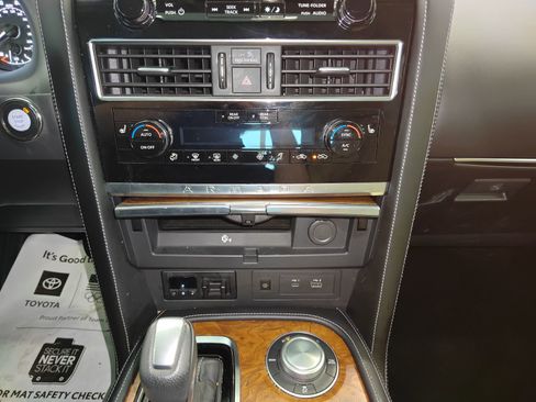 Used 2024 Nissan Armada SL w/ Captain's Chairs Package AWD/4WD image 29