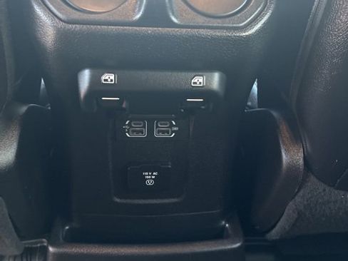 Used 2019 Jeep Wrangler Unlimited Sahara image 16