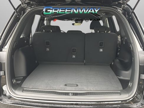 New 2025 Jeep Grand Cherokee Laredo image 8