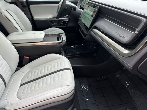 Used 2023 Rivian R1S Launch Edition image 16