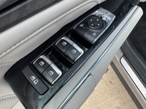 Used 2025 Kia Sorento SX AWD/4WD image 11