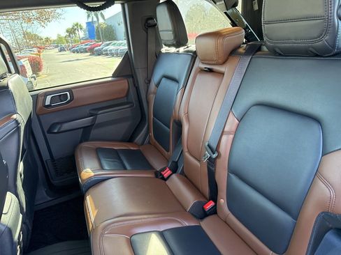 Used 2024 Ford Bronco Outer Banks image 11