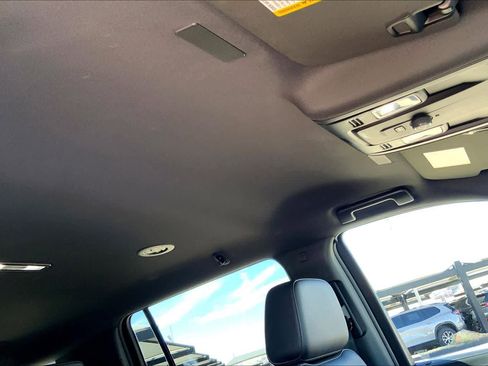 Certified 2025 Chevrolet Suburban Z71 image 14