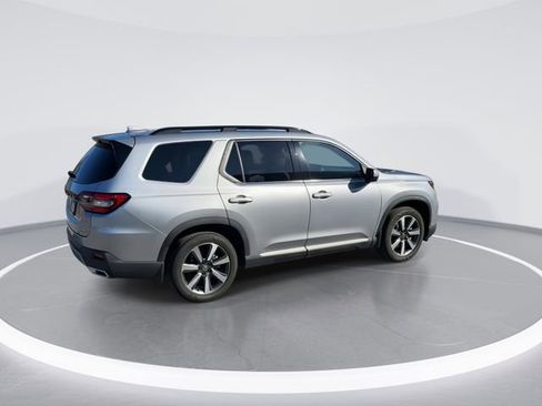 Used 2025 Honda Pilot Touring image 7