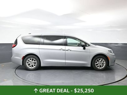 Used 2024 Chrysler Pacifica Touring-L