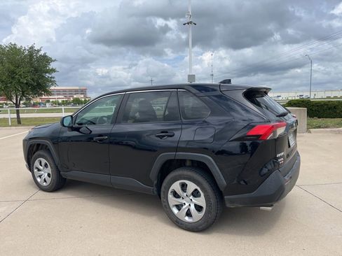 Used 2022 Toyota RAV4 LE image 4