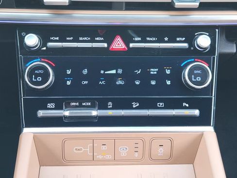 Certified 2025 Hyundai Santa Fe Limited FWD image 13