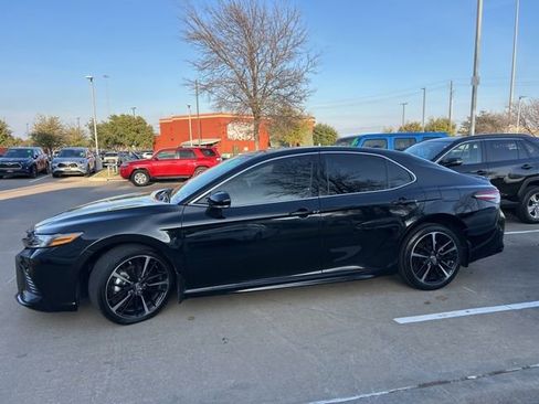 Used 2018 Toyota Camry XSE image 6