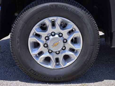 Used 2025 Chevrolet Silverado 2500 LT AWD/4WD image 13