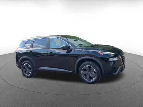 Used 2025 Nissan Rogue SV FWD image 2