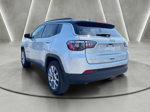 Used 2025 Jeep Compass Limited AWD/4WD image 5