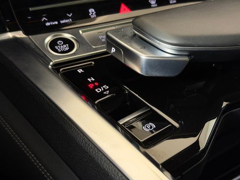 Certified 2024 Audi Q8 e-tron Premium Plus w/ Premium Plus Package AWD/4WD image 18