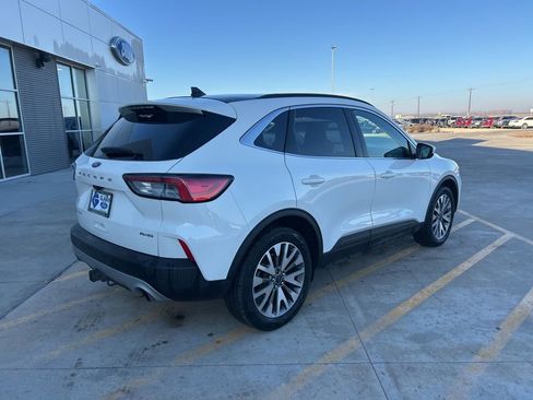 Used 2022 Ford Escape Titanium w/ Class II Trailer Tow Package image 3