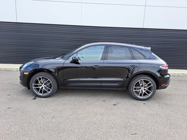 Used 2026 Porsche Macan AWD/4WD image 2