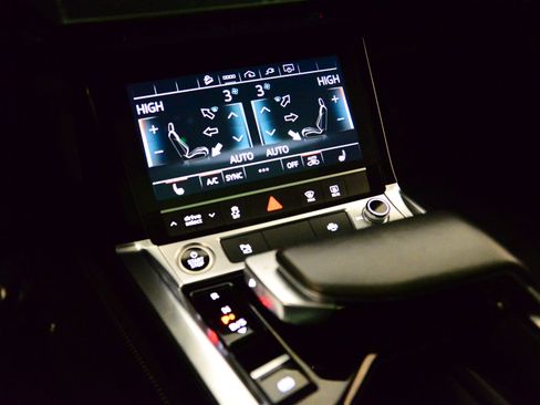 Certified 2021 Audi e-tron Premium image 29