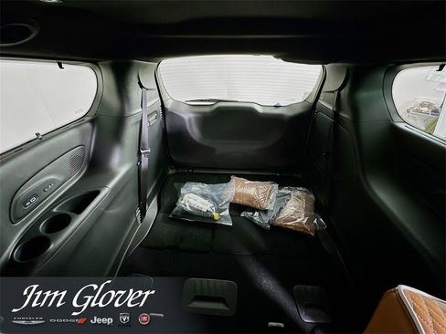 New 2026 Chrysler Pacifica Pinnacle w/ Trailer Tow Group image 16