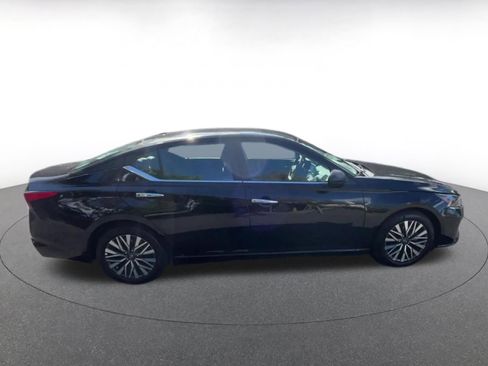 Used 2025 Nissan Altima 2.5 SV image 16