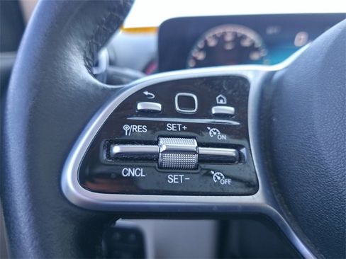 Used 2022 Mercedes-Benz GLB 250 4MATIC image 15