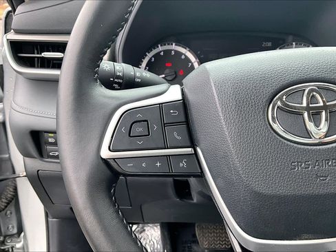 Certified 2024 Toyota Highlander LE AWD/4WD image 24
