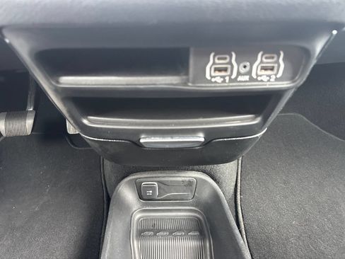 Used 2024 Chrysler Pacifica Touring FWD image 22