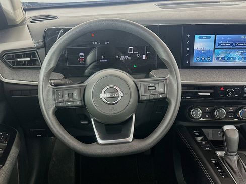 Used 2025 Nissan Kicks SV AWD/4WD image 17