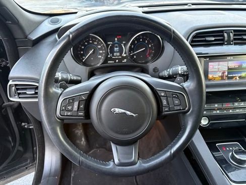 Used 2017 Jaguar F-PACE Prestige image 33