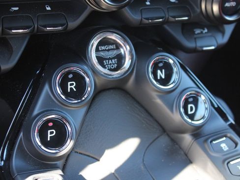 Used 2020 Aston Martin V8 Vantage Coupe image 34