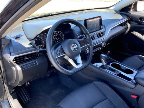 Used 2024 Nissan Altima 2.5 SV image 17